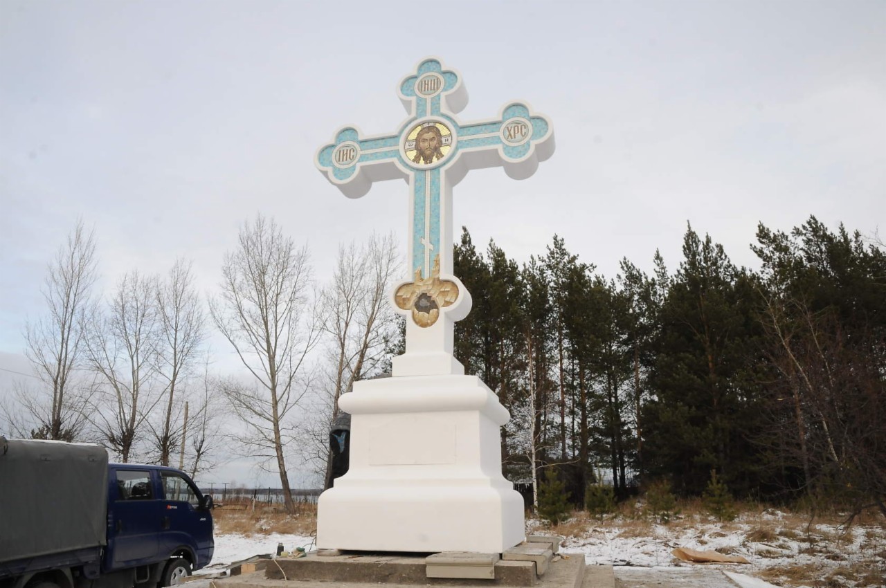 крест на въезде в красноярск фото